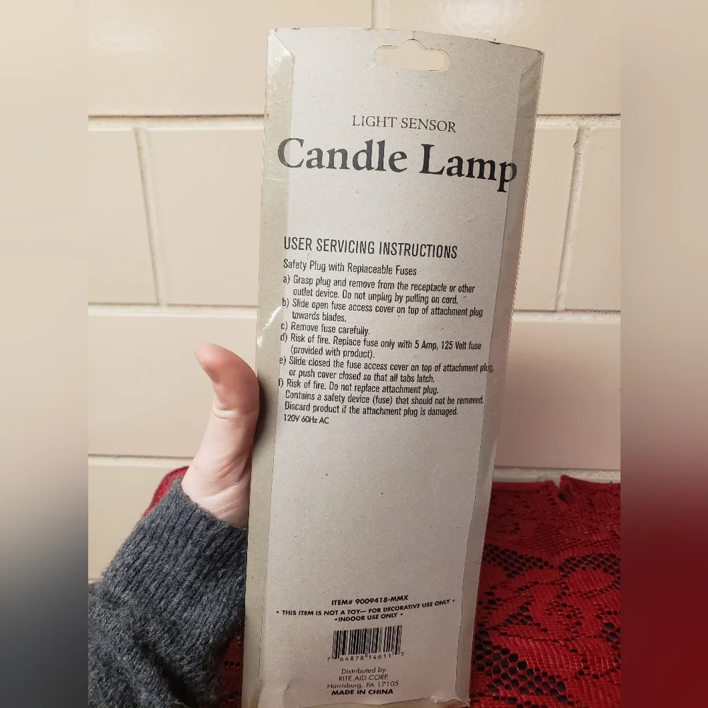 NWT NIP Vintage Yule Rite Gold and White Candle Lamp with Light Sensor